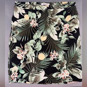 Reitmans Black and Green Leaf-Print mini skirt size small
